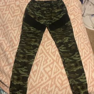 Camouflage skinny jeans.